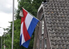 https://werkbijwestfriesland.nl/wp-content/uploads/2022/06/1280px-Geslaagd_vlag_met_tas-236x168.jpg