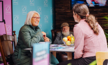 Omring’s Hangout in Hoorn trekt jongeren naar ouderenzorg